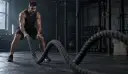 Battle rope core slams med to tunge reb slået ned mod gulvet
