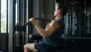 Lat pulldown i maskine